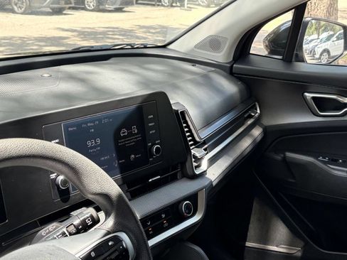 Used 2025 Kia Sportage LX FWD image 33