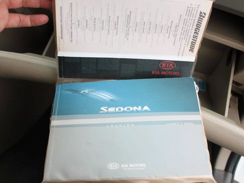 Used 2012 Kia Sedona EX w/ Luxury Pkg image 28