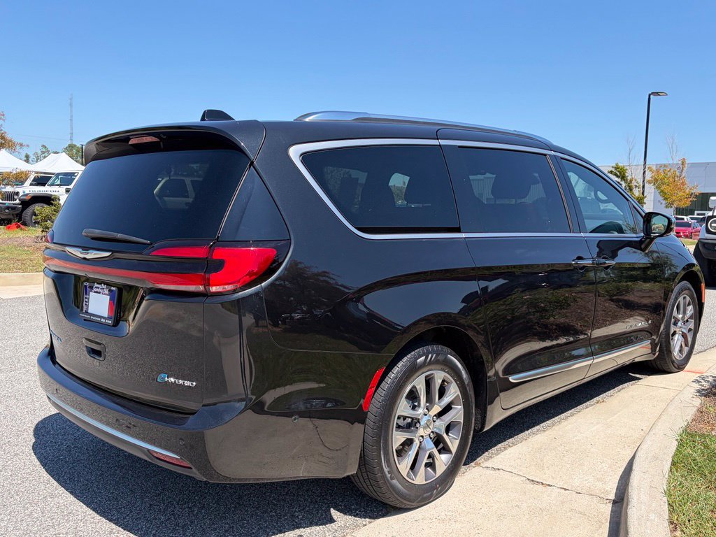 Used 2024 Chrysler Pacifica Pinnacle FWD image 24