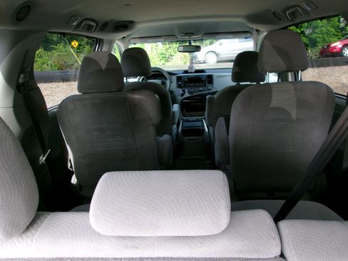 Used 2011 Toyota Sienna LE FWD image 21