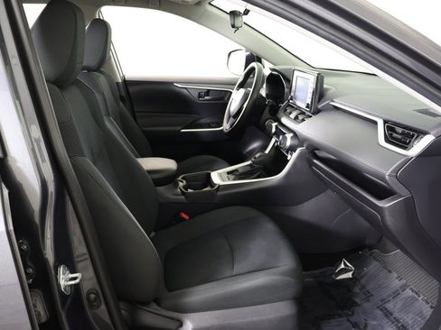 Used 2019 Toyota RAV4 LE image 27