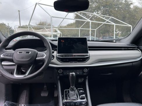 Used 2025 Jeep Compass Limited image 30