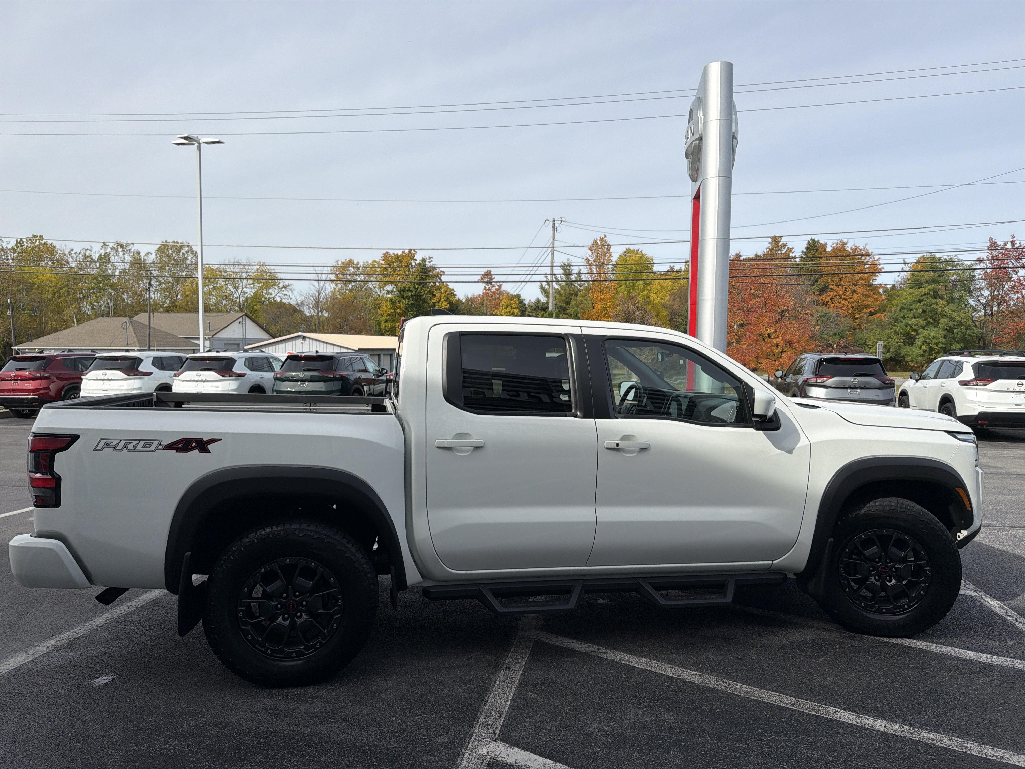 Used 2024 Nissan Frontier PRO-4X w/ Pro Premium Package AWD/4WD image 9