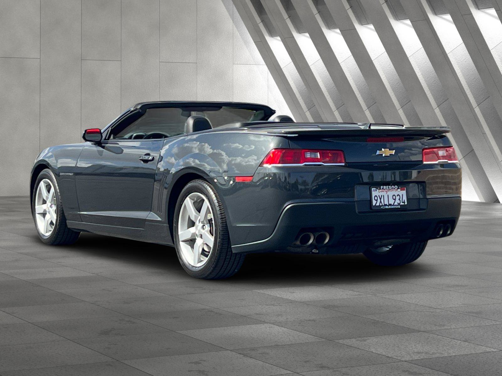 Used 2015 Chevrolet Camaro LT RWD image 6