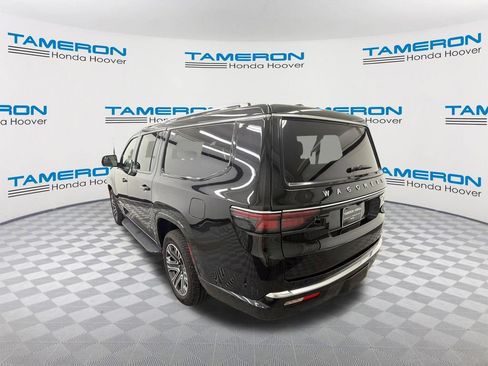 Used 2024 Jeep Wagoneer L Series II w/ Flexible Seating Group RWD image 3