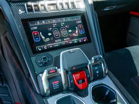 Used 2023 Lamborghini Urus Performante AWD/4WD image 73