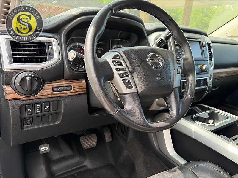 Used 2018 Nissan Titan SL w/ Chrome Package AWD/4WD image 17