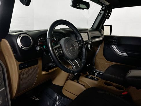 Used 2017 Jeep Wrangler Unlimited Rubicon w/ Dual Top Group image 9