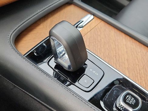 Certified 2024 Volvo XC90 B6 Plus image 14