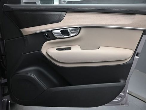 New 2026 Volvo XC90 B6 Plus w/ Protection Package Premier image 32