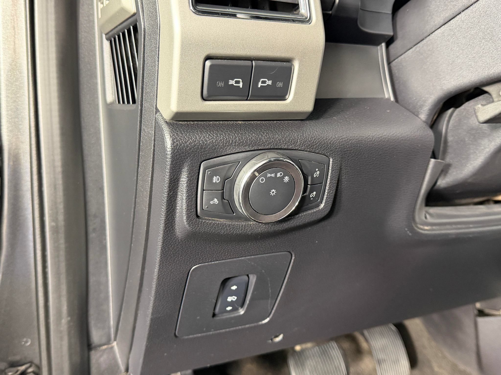 Used 2017 Ford F150 Lariat w/ Equipment Group 501A Mid AWD/4WD image 35