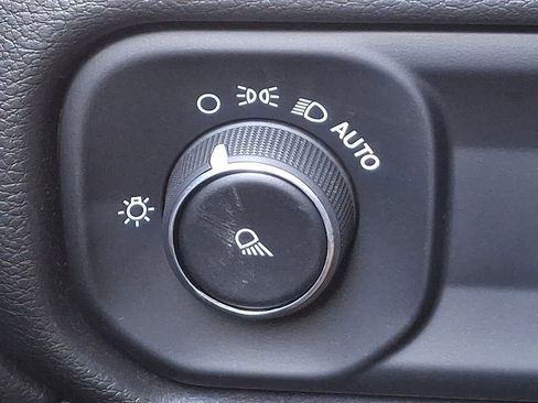 Used 2024 RAM 2500 Tradesman w/ Chrome Appearance Group image 21