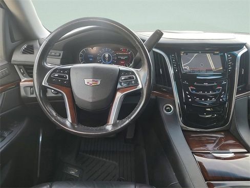 Used 2018 Cadillac Escalade ESV Luxury image 13