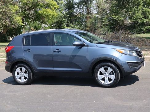 Used 2011 Kia Sportage LX w/ Convenience Pkg FWD image 2