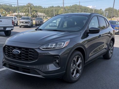 Used 2025 Ford Escape ST-Line Select AWD/4WD image 3