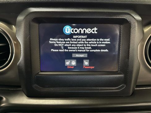 Used 2018 Jeep Wrangler Unlimited Sport S image 16