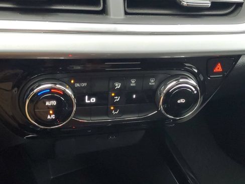 Used 2025 Chevrolet Trax LT FWD image 16