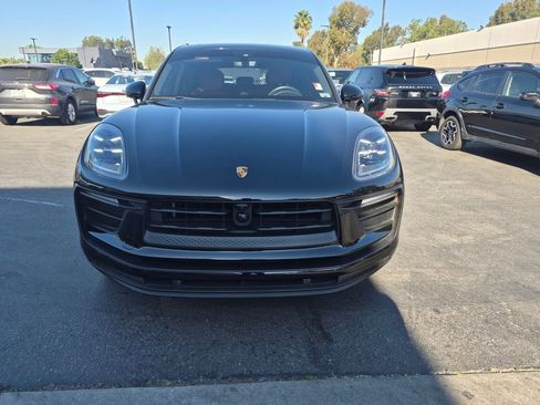 Used 2023 Porsche Macan image 2