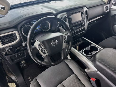 Used 2019 Nissan Titan SV w/ SV Convenience Package image 11