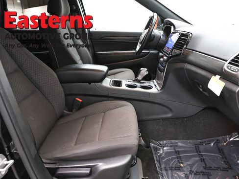 Used 2022 Jeep Grand Cherokee Laredo E w/ Security & Convenience Group image 24