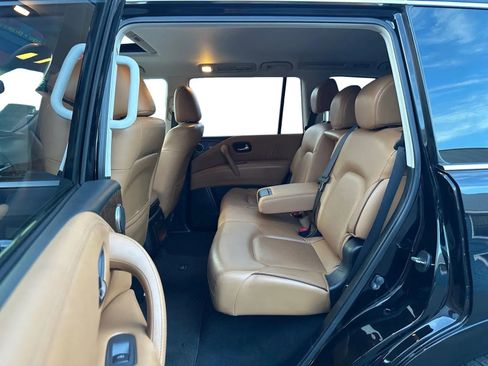 Used 2016 INFINITI QX80 4WD w/ Signature Edition Package image 18