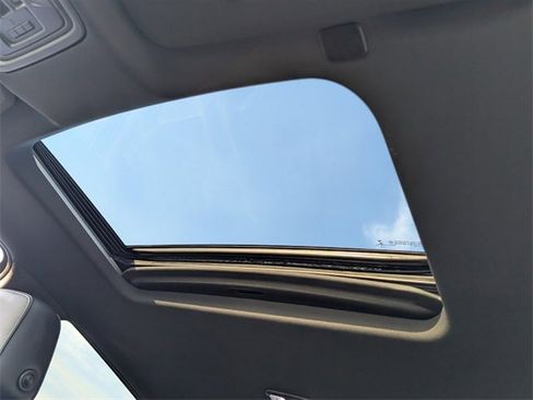 Used 2019 Chevrolet Silverado 1500 High Country w/ Technology Package image 19