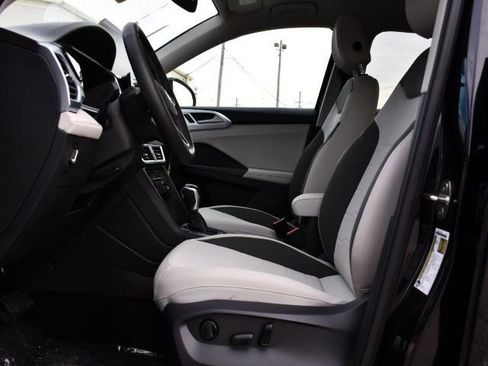 New 2026 Volkswagen Taos SE image 11