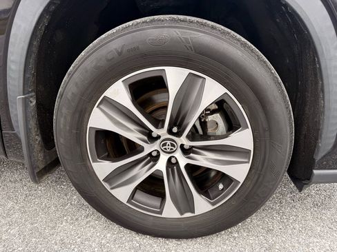 Used 2021 Toyota Highlander XLE image 33