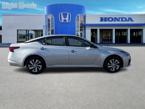 Used 2024 Nissan Altima 2.5 S image 7