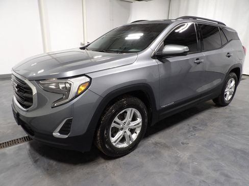Used 2020 GMC Terrain SLE w/ Driver Convenience Package image 3