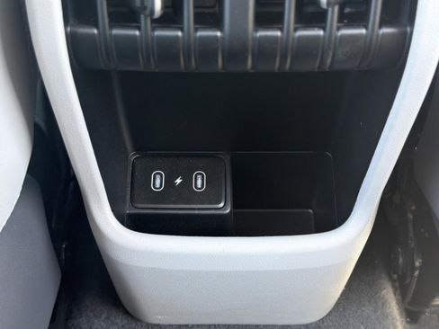 Used 2024 Hyundai Kona Limited FWD image 9