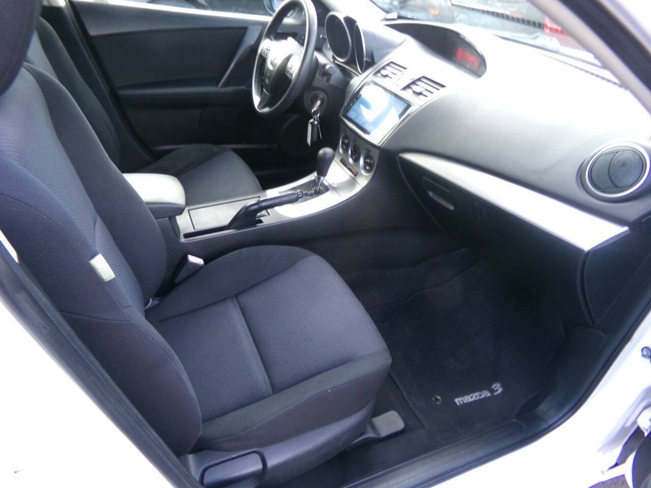 Used 2011 MAZDA MAZDA3 i Touring FWD image 10