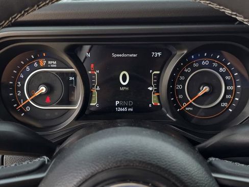 Used 2025 Jeep Gladiator Mojave w/ Convenience Group AWD/4WD image 19
