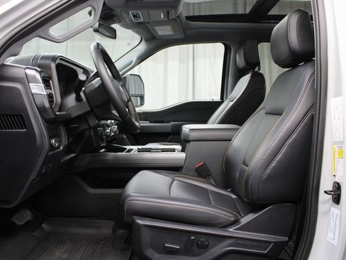 Used 2025 Ford F350 Lariat w/ Black Appearance Package image 9