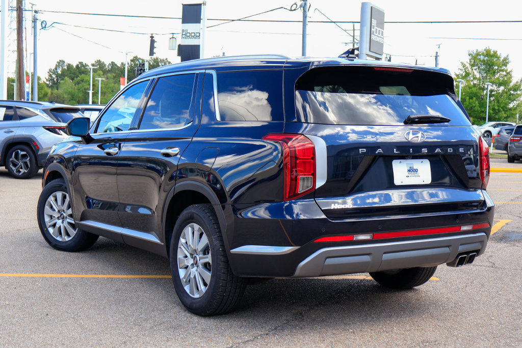 Used 2025 Hyundai Palisade SEL FWD image 2