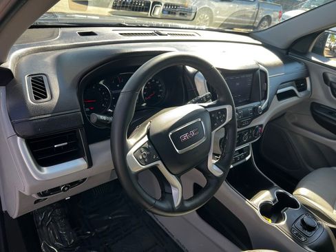Used 2024 GMC Terrain SLT image 30