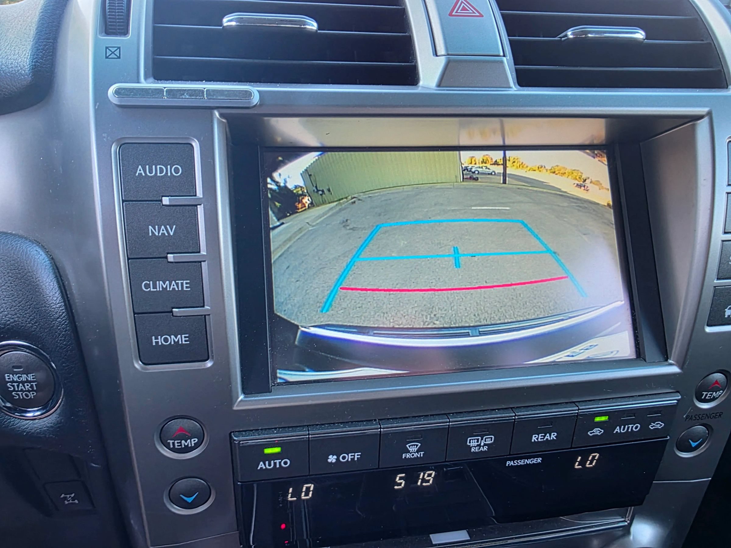 Used 2015 Lexus GX 460 w/ Premium Package AWD/4WD image 18