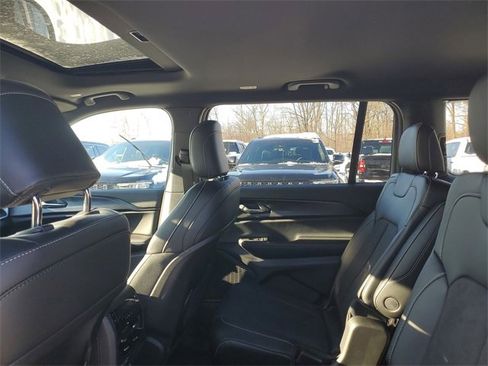 New 2025 Jeep Grand Cherokee L Altitude image 10