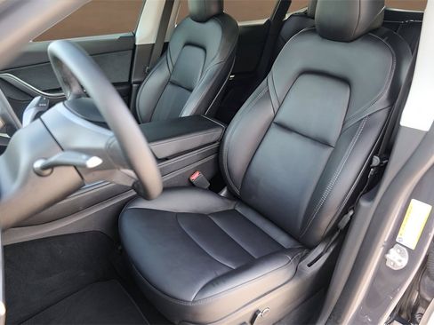 Used 2022 Tesla Model Y Long Range image 7