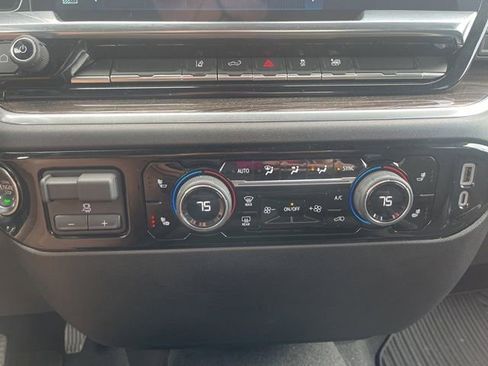 Used 2025 Chevrolet Silverado 2500 LT w/ Convenience Package image 14