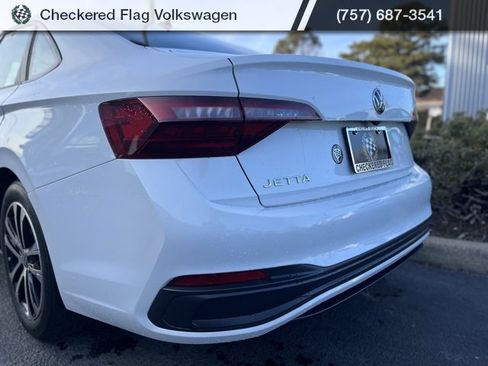 Used 2023 Volkswagen Jetta Sport image 7