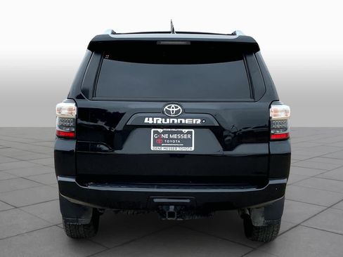 Used 2018 Toyota 4Runner SR5 Premium RWD image 5
