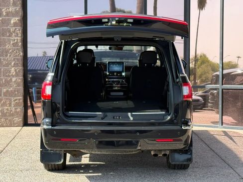 Used 2021 Lincoln Navigator Reserve AWD/4WD image 30