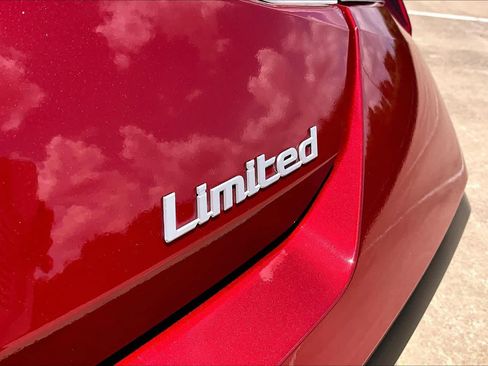 Used 2025 Hyundai Elantra Limited FWD image 9