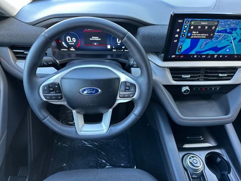 Used 2025 Ford Explorer Active image 13