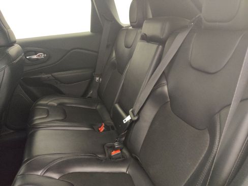 Used 2020 Jeep Cherokee Latitude Plus FWD image 18