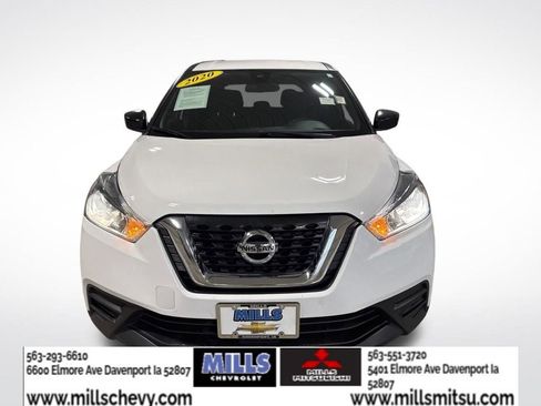Used 2020 Nissan Kicks S image 2