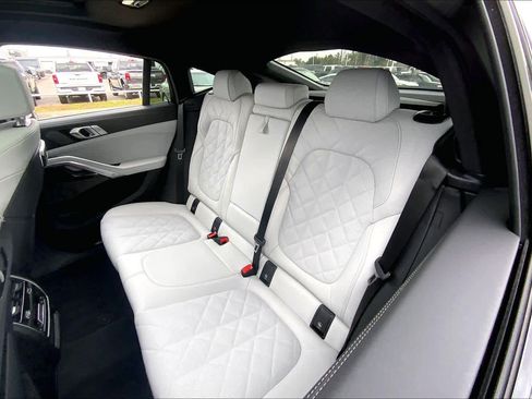 Used 2026 BMW X6 xDrive40i w/ Climate Comfort Package image 21