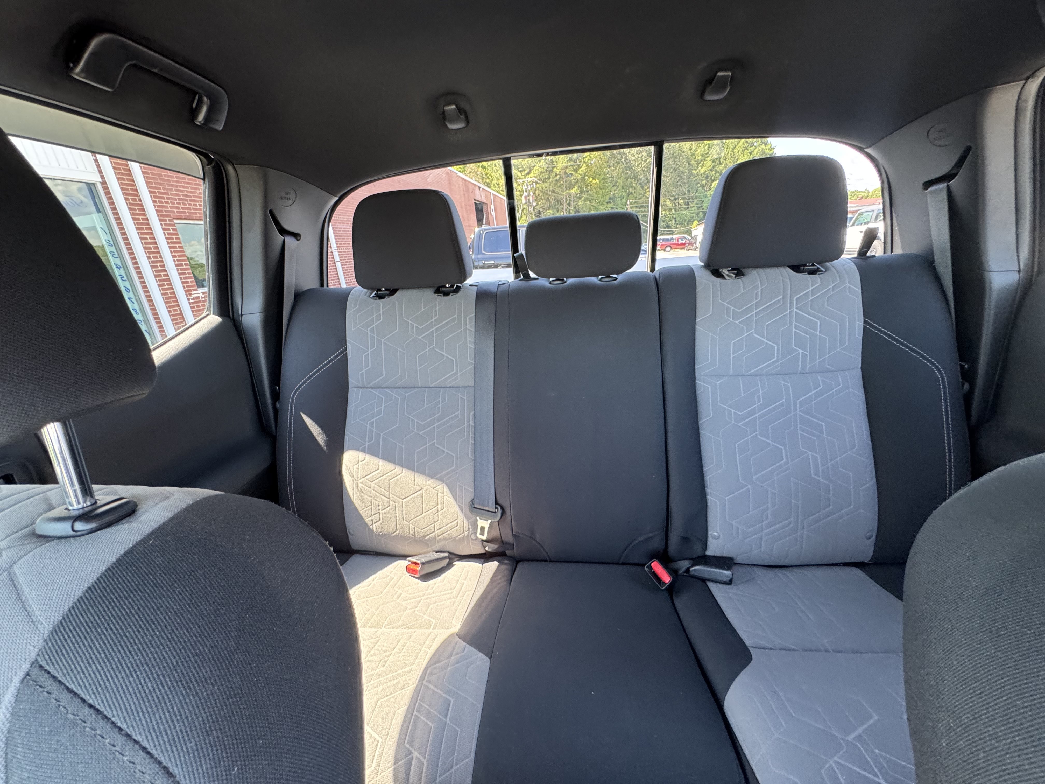 Used 2022 Toyota Tacoma TRD Off-Road AWD/4WD image 10