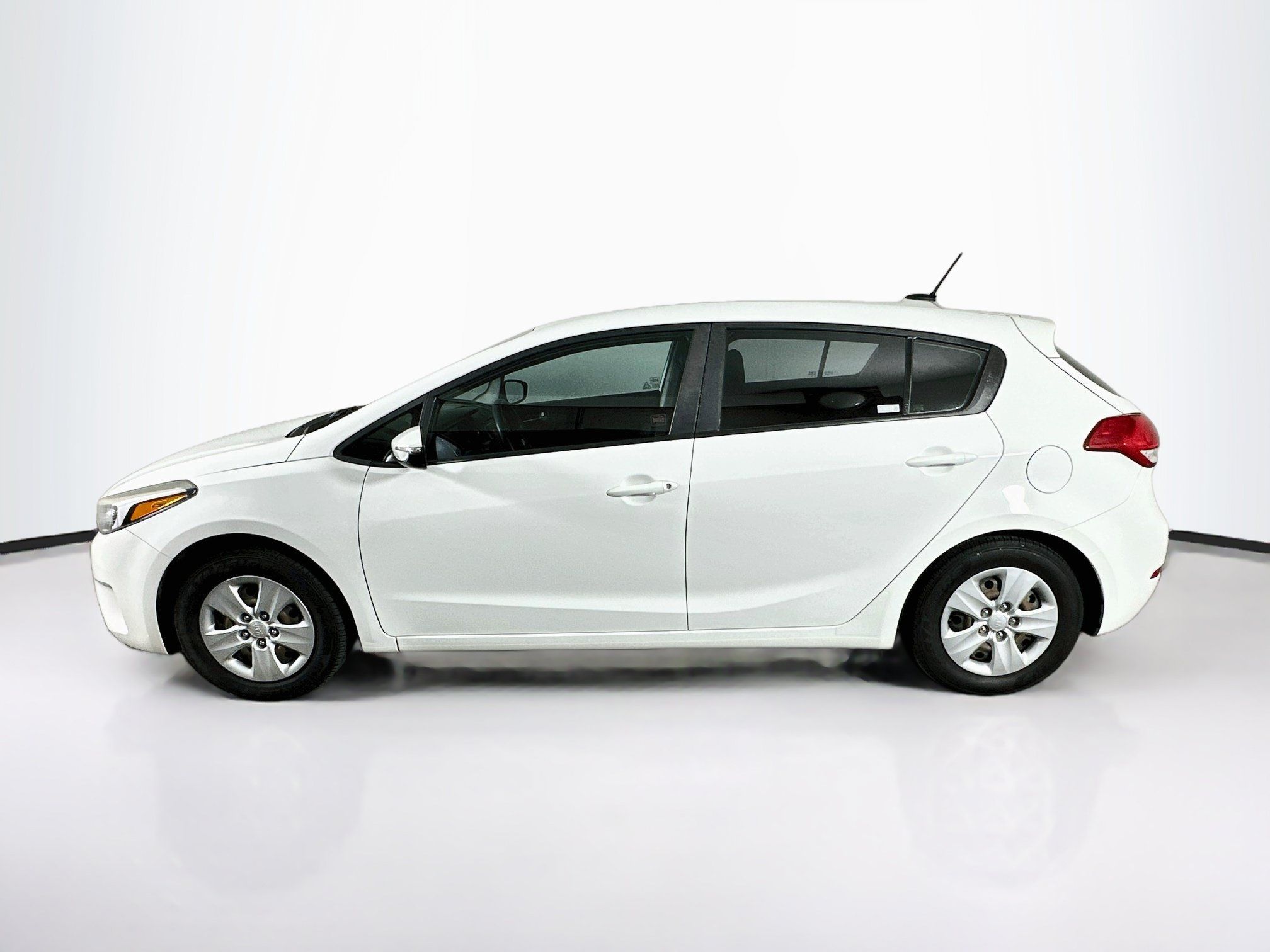 Used 2017 Kia Forte LX FWD image 4